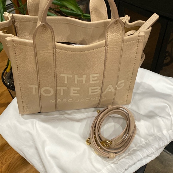 Marc Jacobs Handbags - Marc Jacob The leather small tote bag in beige leather
